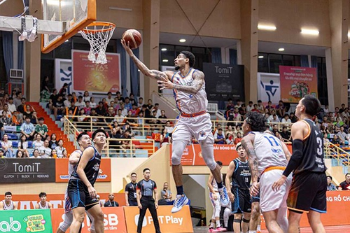 Hanoi Buffaloes ngược dòng đánh bại Danang Dragons, củng cố ngôi đầu VBA