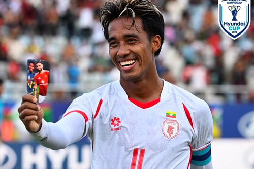 Lý do ngôi sao Myanmar khoe ảnh chụp chung với Bruno Fernandes sau khi ghi bàn