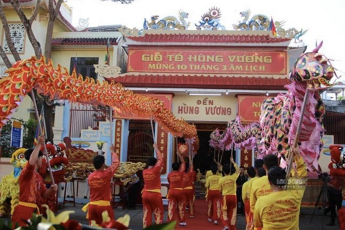 Rước đuốc qua phố biển, mở màn Đại hội thể thao Khánh Hòa