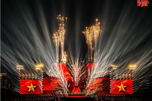 “Tổ quốc trong tim” về Van Phuc City: Concert Quốc gia lần đầu đến miền Nam