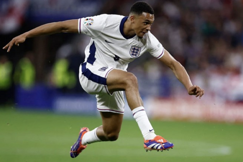 Alexander-Arnold khiến Tuchel phải nghĩ lại sau trận thắng Cộng hòa Czech