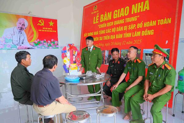 Tết đầu tiên trong ngôi nhà nghĩa tình của người dân vùng lũ D’ran