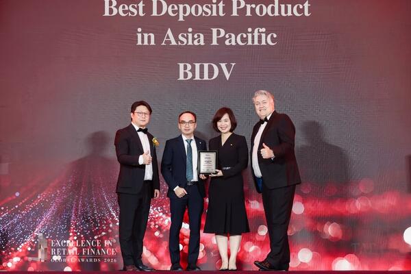 BIDV viết tiếp thập kỷ dẫn đầu với cú đúp giải thưởng Ngân hàng Bán lẻ tốt nhất Việt Nam Tiền gửi tốt nhất Châu Á