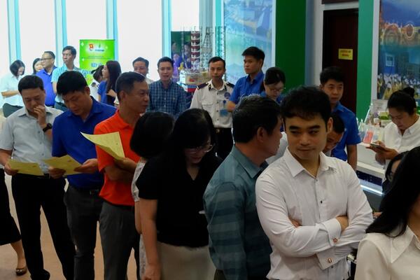 [Chùm ảnh] Người lao động Petrovietnam tích cực hưởng ứng chương trình hiến máu tình nguyện
