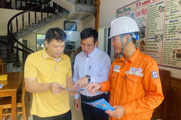 Lan tỏa tinh thần tiết kiệm năng lượng từ nhà máy đến từng mái nhà