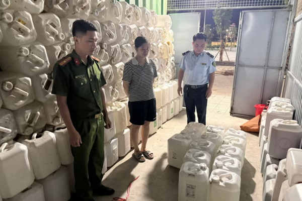 Ninh Bình: Xử phạt hộ kinh doanh 400 lít rượu không rõ nguồn gốc