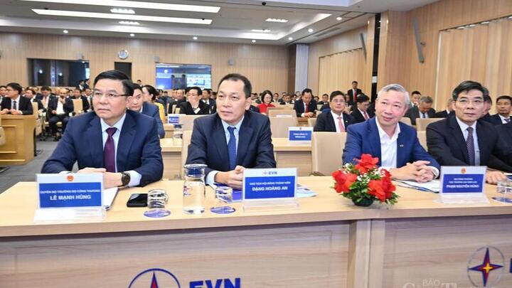 Quyền Bộ trưởng Lê Mạnh Hùng dự Hội nghị tổng kết EVN năm 2025, triển khai nhiệm vụ năm 2026