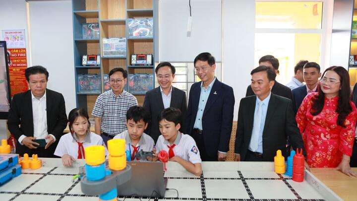 Đưa giáo dục STEM đến với học sinh “Vùng đất lửa” Quảng Trị