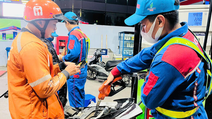 Giá xăng dầu hôm nay 4/3/2026: Tăng cao nhất kể từ năm 2024