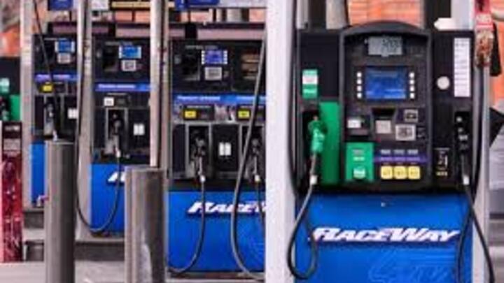 Giá dầu thế giới lên cao nhất trong 4 năm