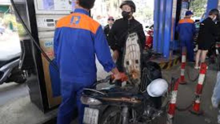 Giá xăng dầu hôm nay 18/3/2026: Bật tăng giữa căng thẳng Trung Đông