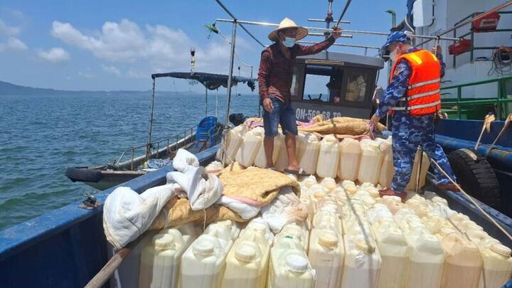 Siết chặt chống buôn lậu xăng dầu qua biên giới, xử lý nghiêm vi phạm