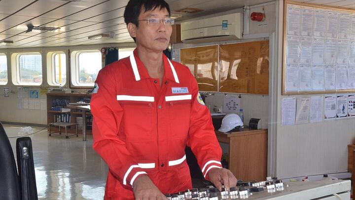 Những người bám biển giữa trùng khơi