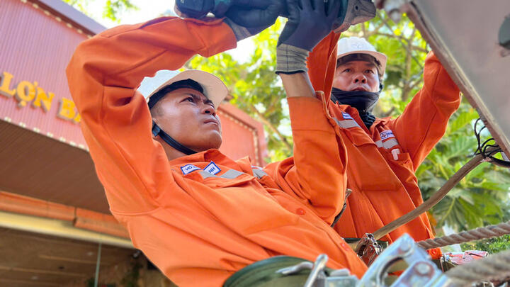 Nắng nóng thiêu đốt, điện miền Trung - Tây Nguyên lần đầu vượt 100 triệu kWh/ngày