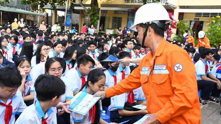 Phụ tải liên tục vượt đỉnh mới, cung ứng điện phía Nam được đảm bảo