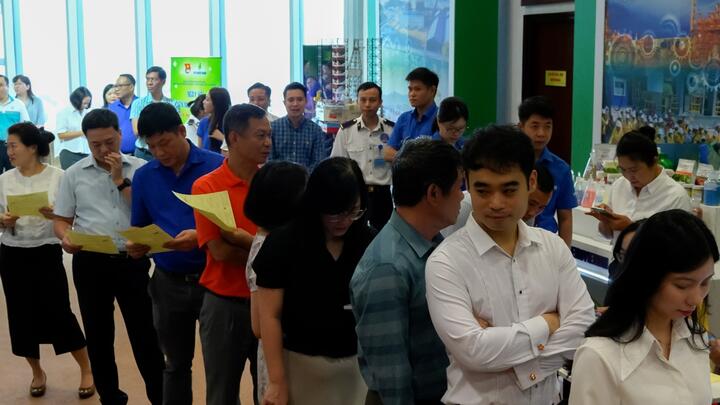 [Chùm ảnh] Người lao động Petrovietnam tích cực hưởng ứng chương trình hiến máu tình nguyện