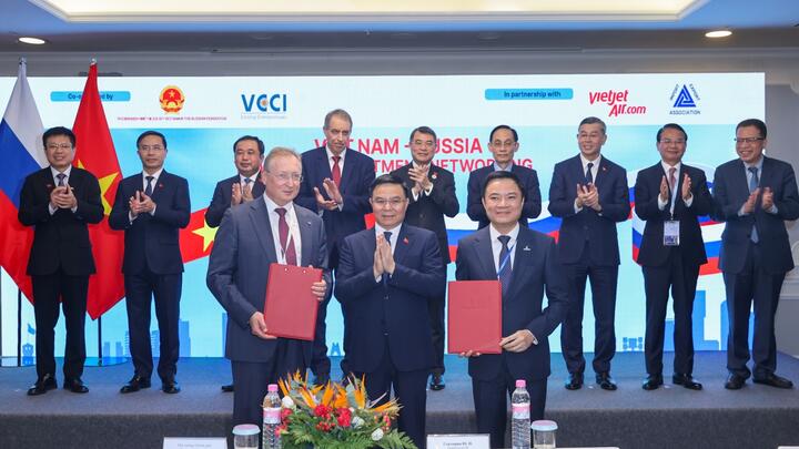 Thủ tướng Lê Minh Hưng chứng kiến trao văn kiện hợp tác giữa Petrovietnam với các doanh nghiệp năng lượng hàng đầu của Nga