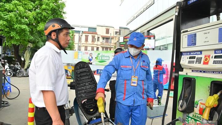 Giá xăng dầu đồng loạt giảm từ 15 giờ ngày 25/6