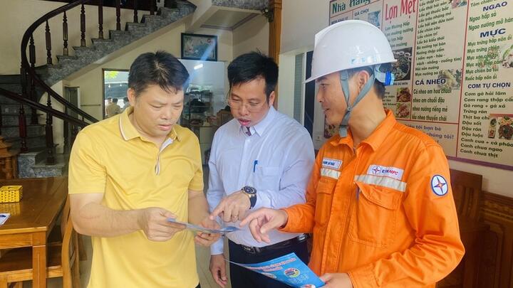 Lan tỏa tinh thần tiết kiệm năng lượng từ nhà máy đến từng mái nhà