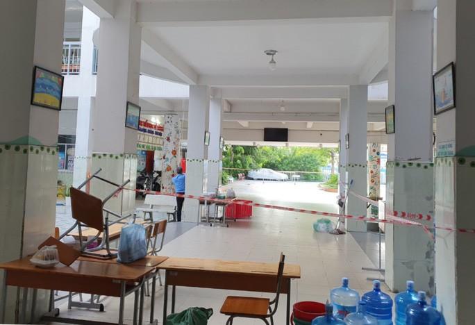 Ba lần chuyển khu cách ly, nhường chỗ cho F0 - Ảnh 2. Ba lần chuyển khu cách ly, nhường chỗ cho F0 - Ảnh 2.