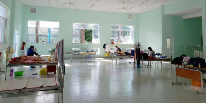 Ba lần chuyển khu cách ly, nhường chỗ cho F0 - Ảnh 1. Ba lần chuyển khu cách ly, nhường chỗ cho F0 - Ảnh 1.