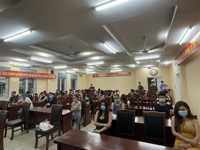 Tụ tập mở tiệc trong quán karaoke, 25 trường hợp dương tính với ma túy - Ảnh 1. Tụ tập mở tiệc trong quán karaoke, 25 trường hợp dương tính với ma túy - Ảnh 1.