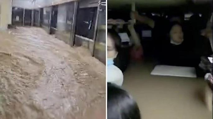 Trung Quốc: Đường phố thành sông, nước ngập tới ngực hành khách đi tàu hỏa - Ảnh 1. Trung Quốc: Đường phố thành sông, nước ngập tới ngực hành khách đi tàu hỏa - Ảnh 1.