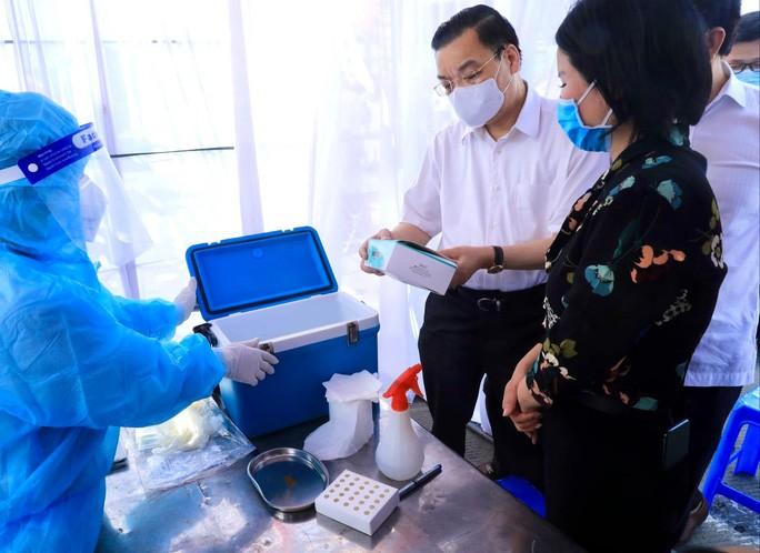 Hà Nội sẽ tiêm 200.000 mũi vắc-xin Covid-19/ngày: Ai được tiêm trước? - Ảnh 1. Hà Nội sẽ tiêm 200.000 mũi vắc-xin Covid-19/ngày: Ai được tiêm trước? - Ảnh 1.