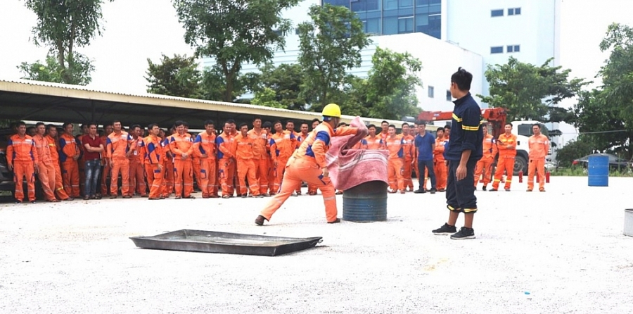 EVNNPC chú trọng thực hiện an toàn phòng cháy trong sử dụng điện và quản lý vận hành lưới phân phối