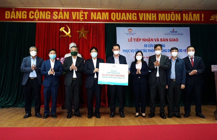 Petrovietnam trao tặng xe cứu thương phục vụ công tác phòng chống dịch Covid 19 tại Thanh Hóa