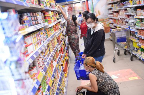 Sôi động kích cầu mua sắm Tết - Ảnh 1. Sôi động kích cầu mua sắm Tết - Ảnh 1.