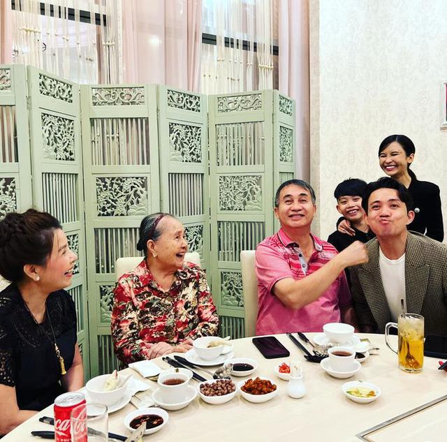 Đại gia Minh Nhựa đăng ảnh sinh nhật bố ruột nhưng CĐM chỉ dồn sự tò mò vào 2 nhân vật - Ảnh 2. Đại gia Minh Nhựa đăng ảnh sinh nhật bố ruột nhưng CĐM chỉ dồn sự tò mò vào 2 nhân vật - Ảnh 2.