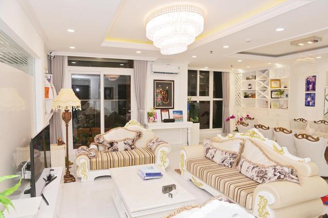 Tổ ấm 200m2 của mẹ đơn thân Phi Thanh Vân: Góc nào cũng là ảnh kỉ niệm, đặt ghế tình yêu trong phòng ngủ để nghiên cứu tâm sinh lý - tình dục học - Ảnh 2.