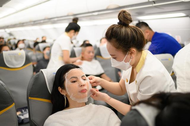 Vietravel Airlines thử nghiệm dịch vụ Spa trên mây: Khách vừa ngồi máy bay vừa đắp mặt nạ ở độ cao 10.000m - Ảnh 1.