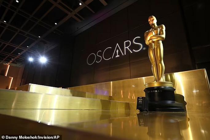 Sao Hollywood phải tiêm boxtox vào chân để dự thảm đỏ Oscar 2022 - Ảnh 4.