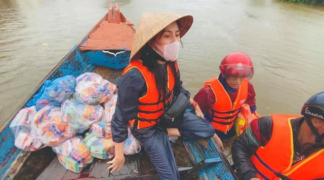 Thuỷ Tiên có phản ứng đầu tiên sau khi bà Phương Hằng bị tạm giam, liên quan đến chi tiết trong chuyến đi từ thiện  - Ảnh 6.