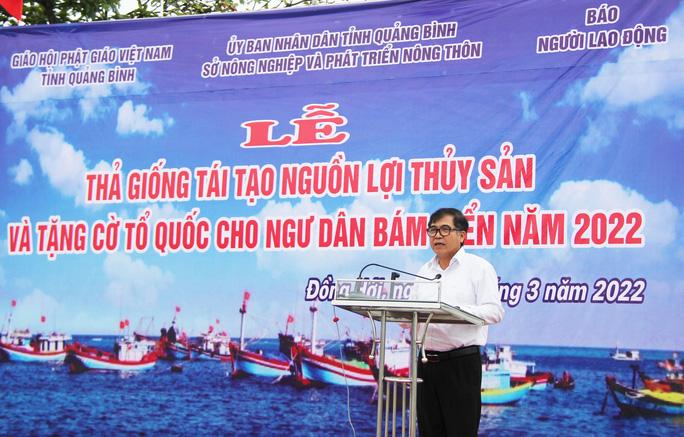 15.000 lá cờ Tổ quốc đến với ngư dân Quảng Bình, Quảng Ngãi - Ảnh 9.