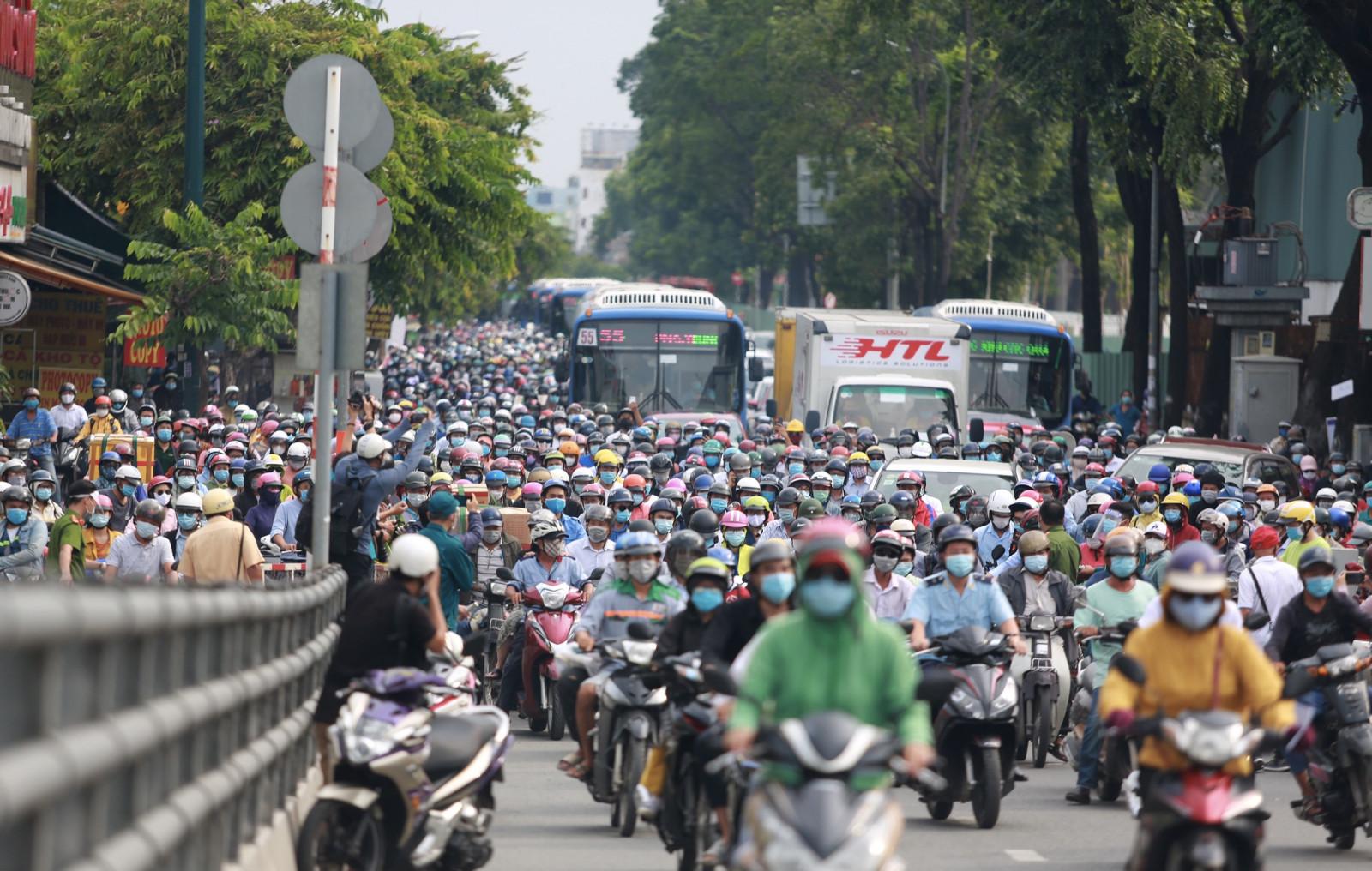 TP. HCM đề nghị bổ sung các tuyến metro, đường sắt chuyên dụng - Ảnh 1