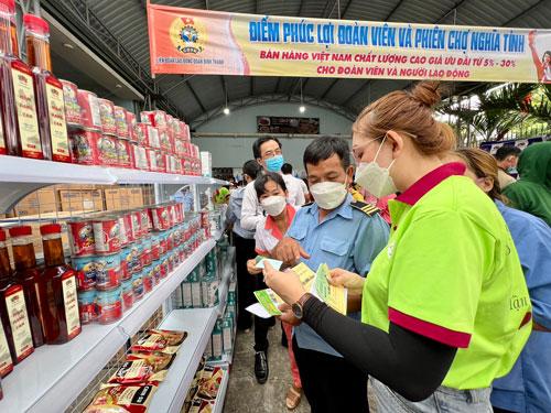 Nhiều hoạt động chăm lo, hỗ trợ đoàn viên - lao động - Ảnh 1.