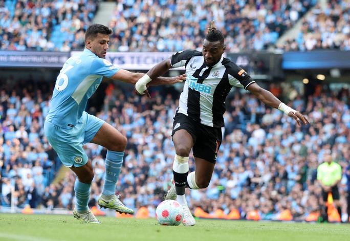 Thắng hủy diệt Newcastle, Man City vững vàng ngôi đầu Ngoại hạng Anh - Ảnh 1.