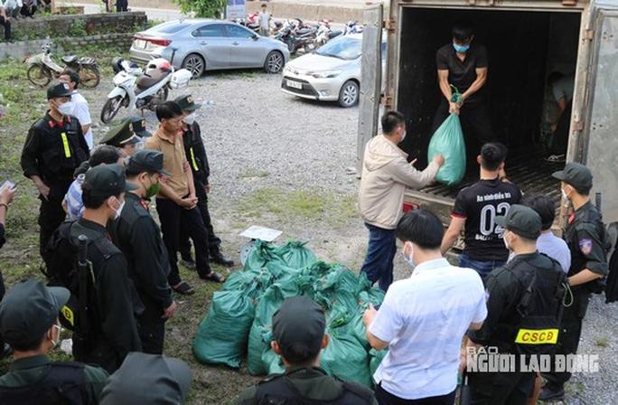 Phá chuyên án mua bán, tàng trữ gần 1 tấn thuốc nổ  - Ảnh 1.