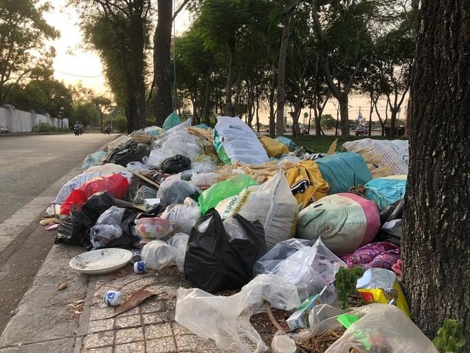 Xả rác nhiều quá! - Ảnh 2. Xả rác nhiều quá! - Ảnh 2.