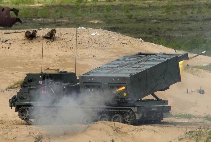 Anh tuyên bố gửi rốc-két tầm xa cho Ukraine - Ảnh 1.
