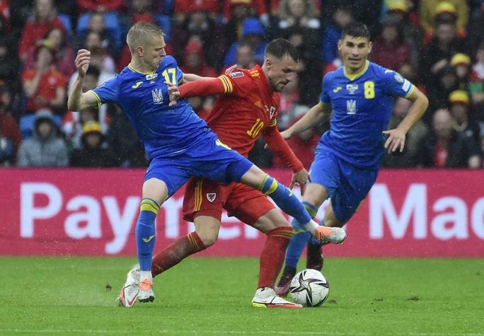 Đá phản ngỡ ngàng, Ukraine mất vé World Cup vào tay Xứ Wales - Ảnh 6.