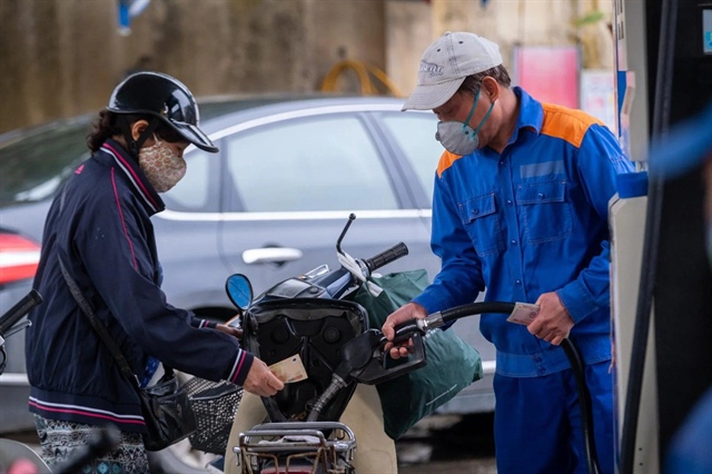 giá xăng tiếp tục tăng ảnh 1