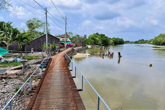 Chạy đua với sạt lở - Ảnh 1. Chạy đua với sạt lở - Ảnh 1.