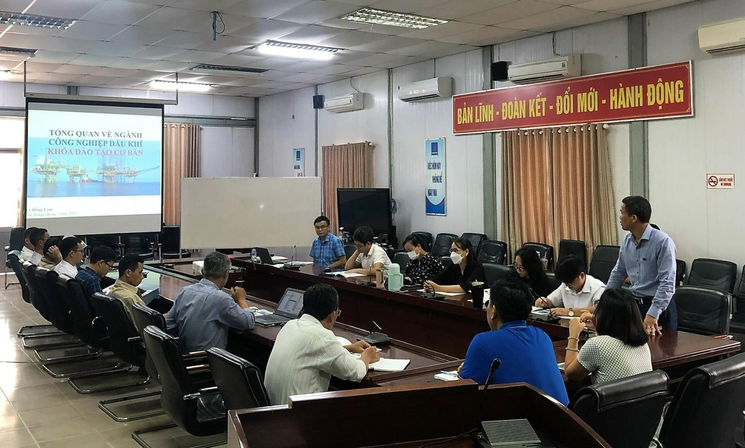 Petrovietnam tổ chức thành công 2 khóa đào tạo nội bộ về “Tổng quan ngành công nghiệp dầu khí”