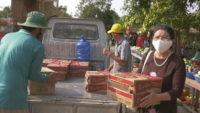 Cuộc thi viết Lòng tốt quanh ta: Tấm lòng chị đẹp như hoa - Ảnh 2.