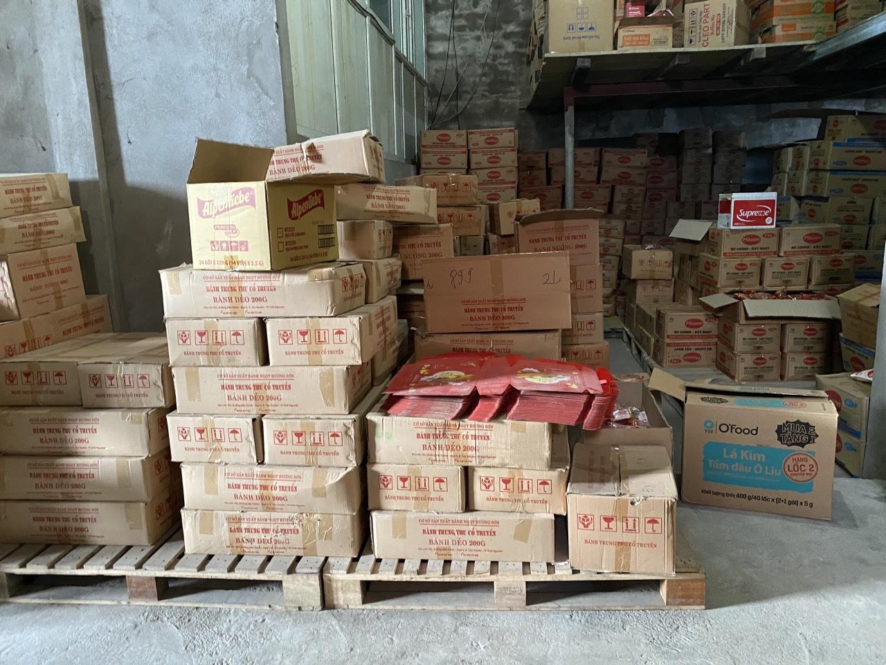 Phát hiện hàng nghìn bánh Trung thu, đồ chơi trẻ em không rõ nguồn gốc