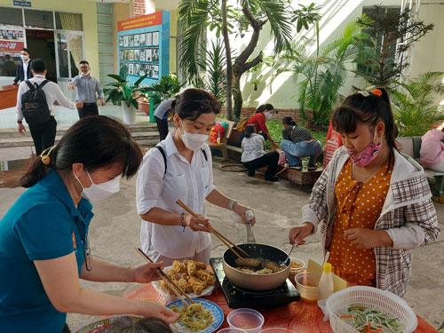 Tận tình chăm lo công nhân ở trọ - Ảnh 1.